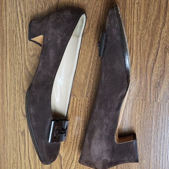 FERRAGAMO Suede Block Heel Wooden Hardware Detail Brown Narrow - Picture 9 of 13